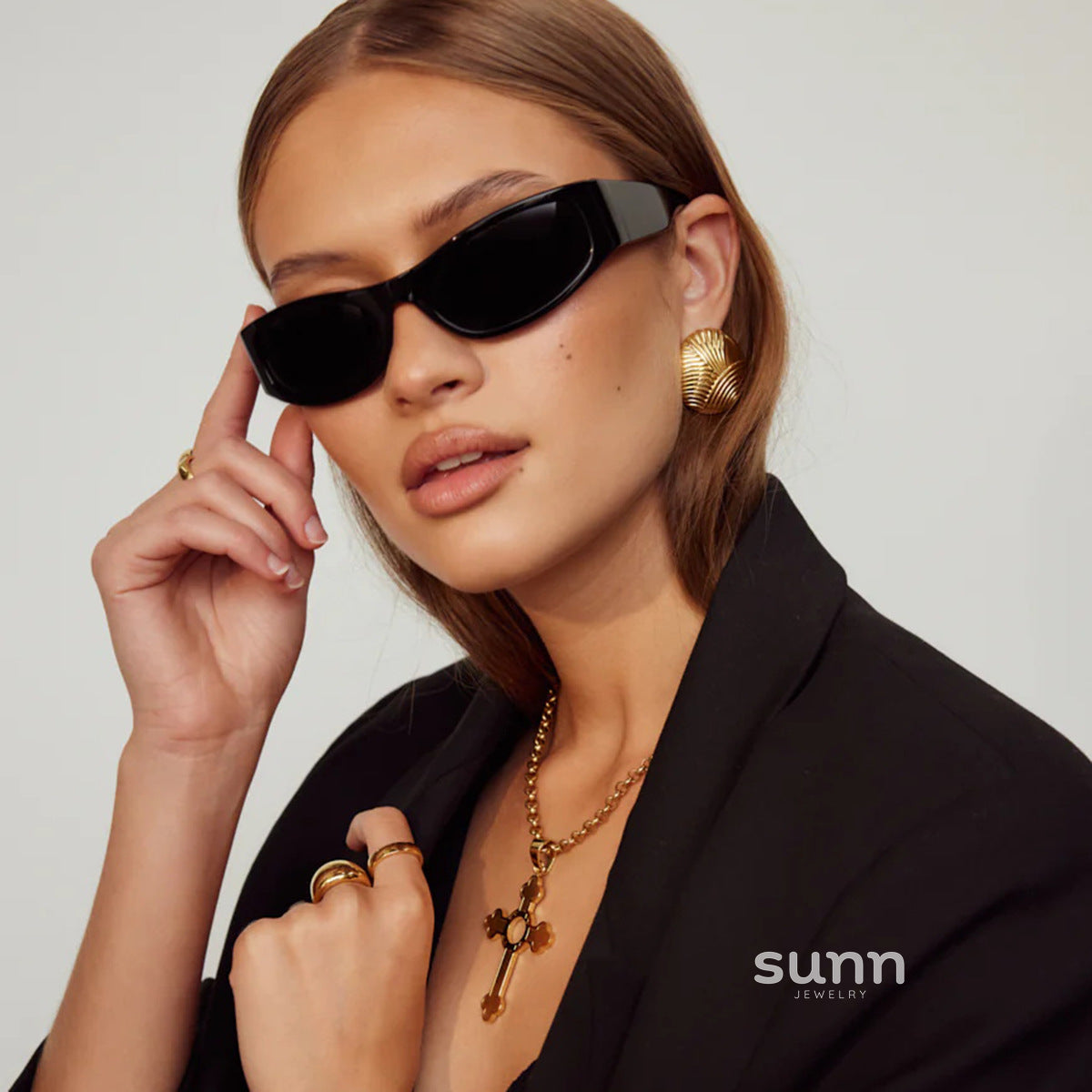 Jaycie Gold Ribbed Asymmetric Earrings [46XUOR95]