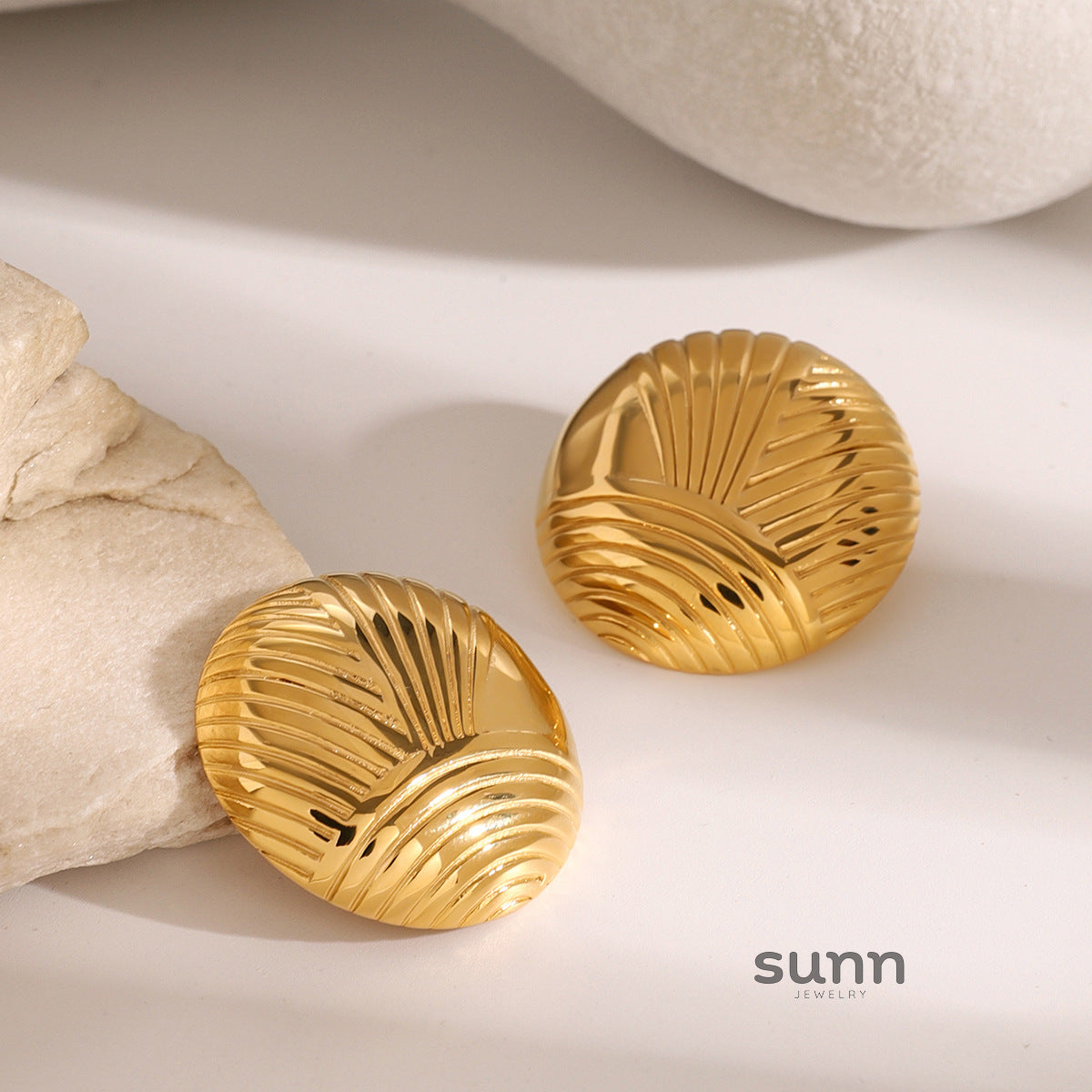 Jaycie Gold Ribbed Asymmetric Earrings [I7DVTMJG]
