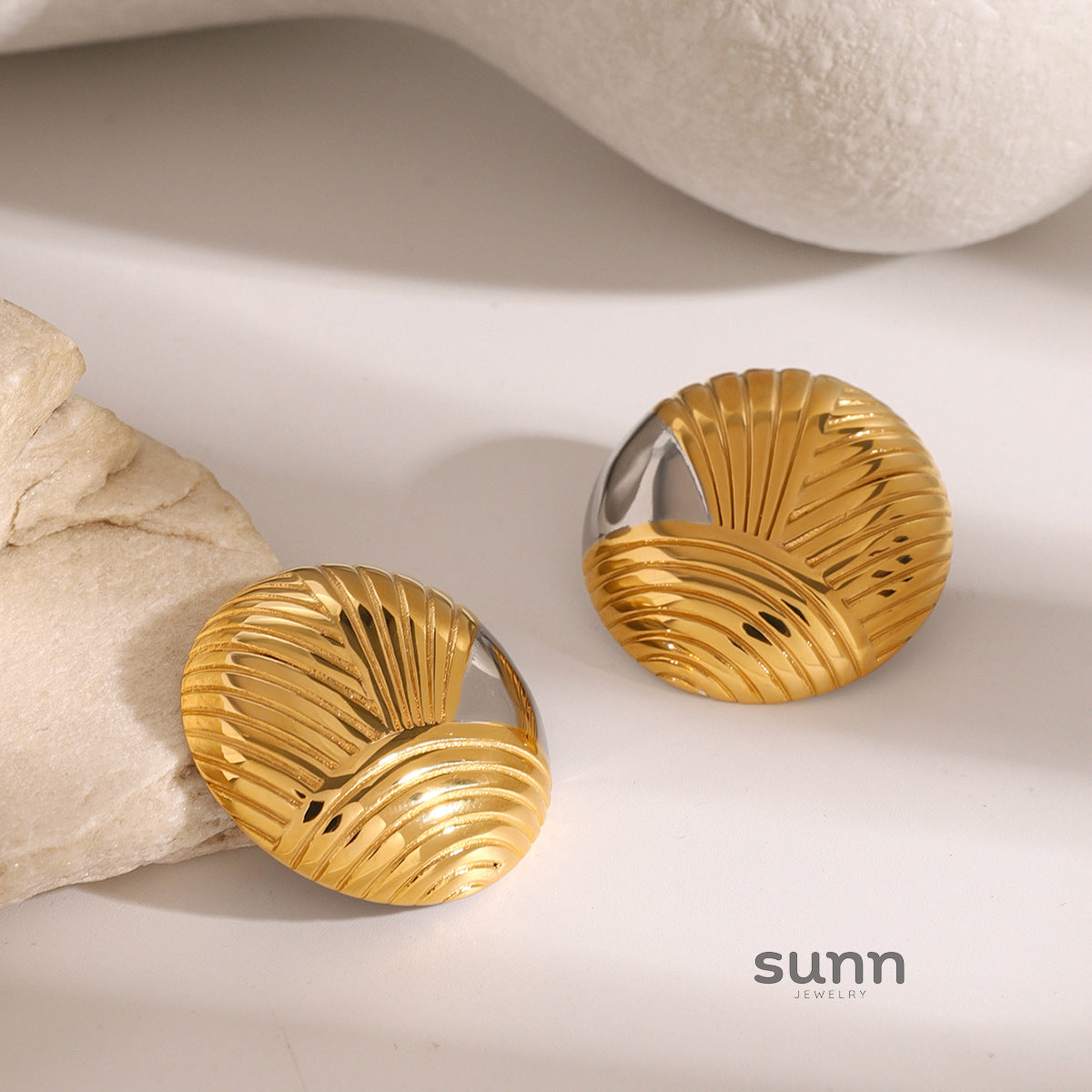 Jaycie Gold Ribbed Asymmetric Earrings [DPS4E4PA]