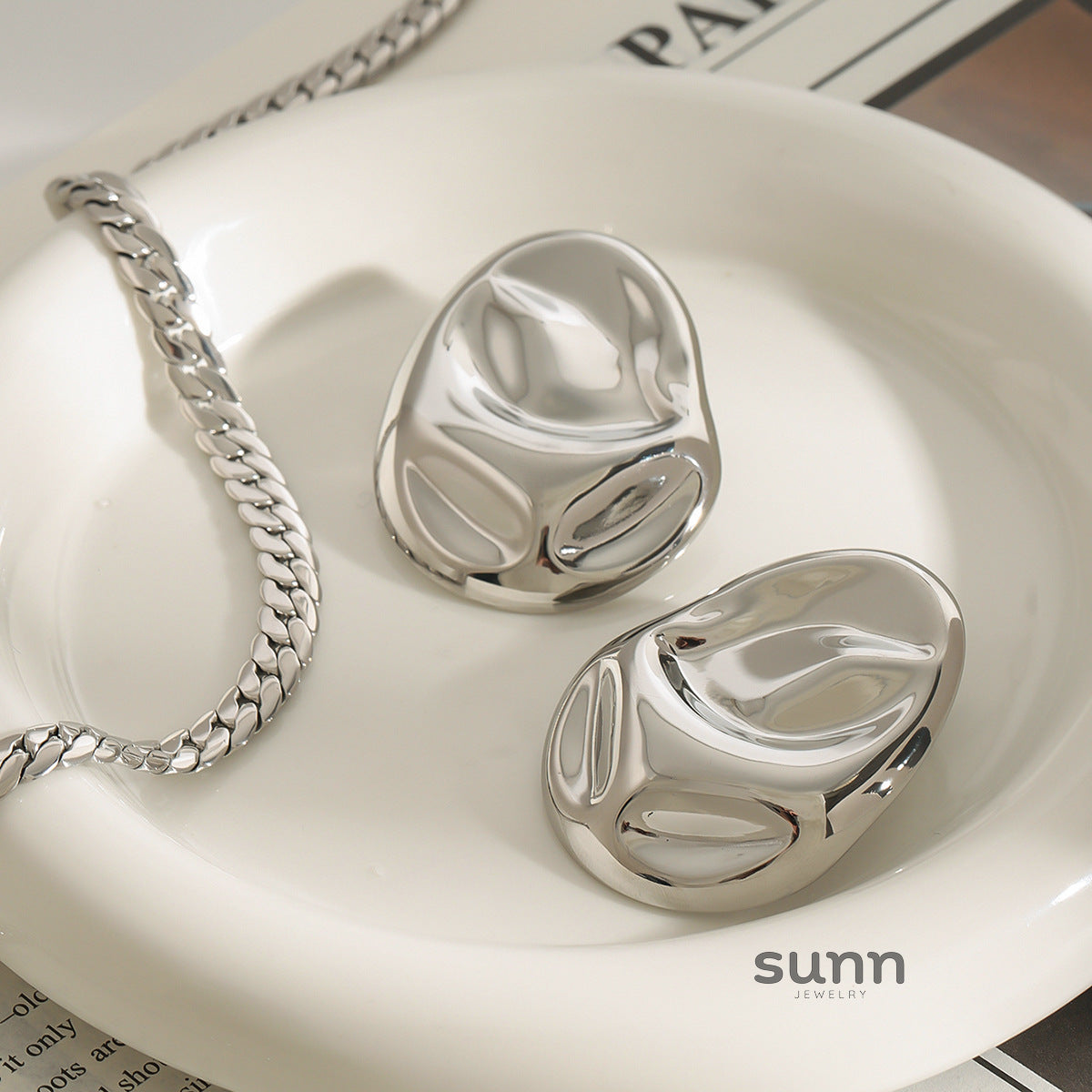Jazlynn Bold Oval Earrings [PLZ2OHH9]