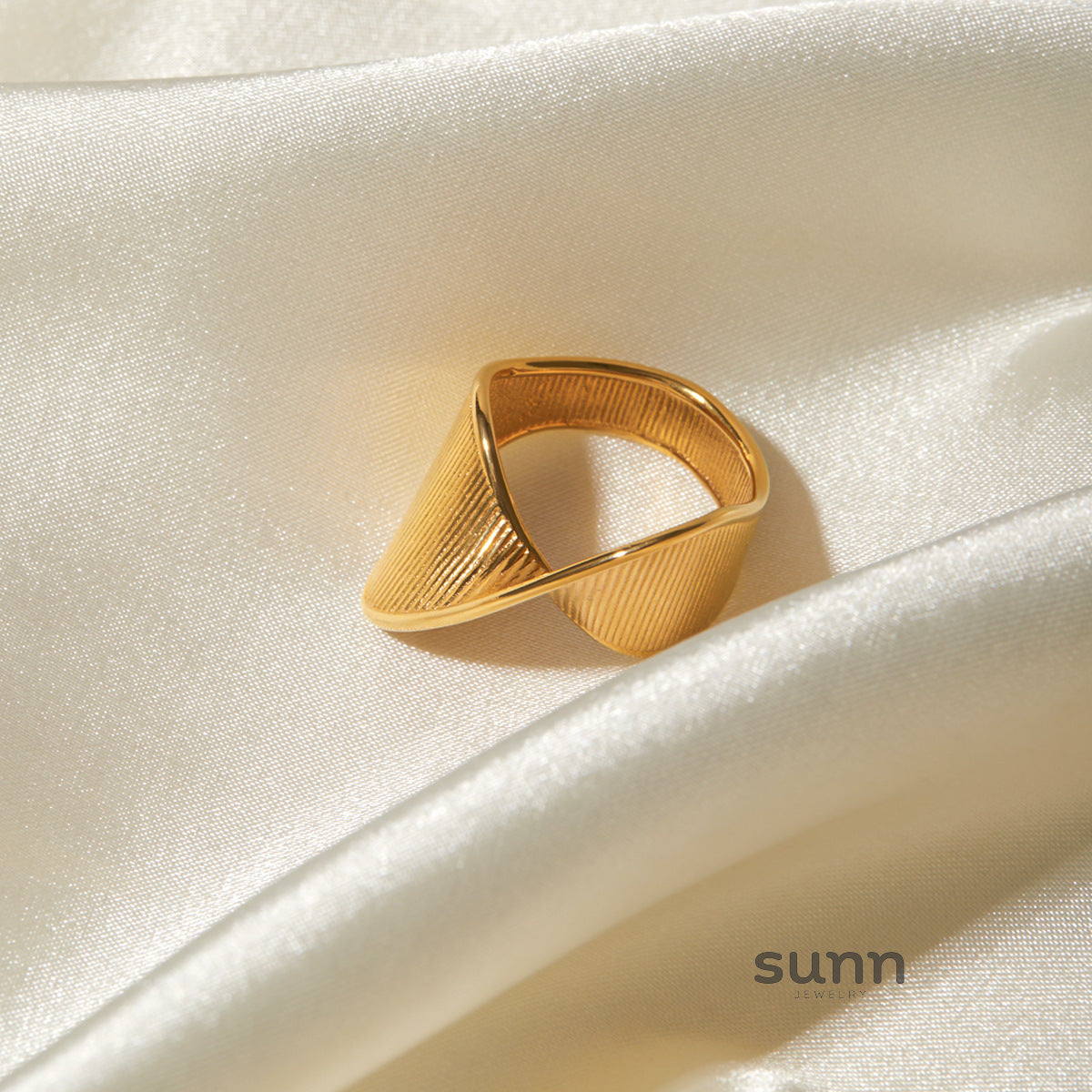 Jazmin Asymmetric Twisted Ring [4XASBHTD]