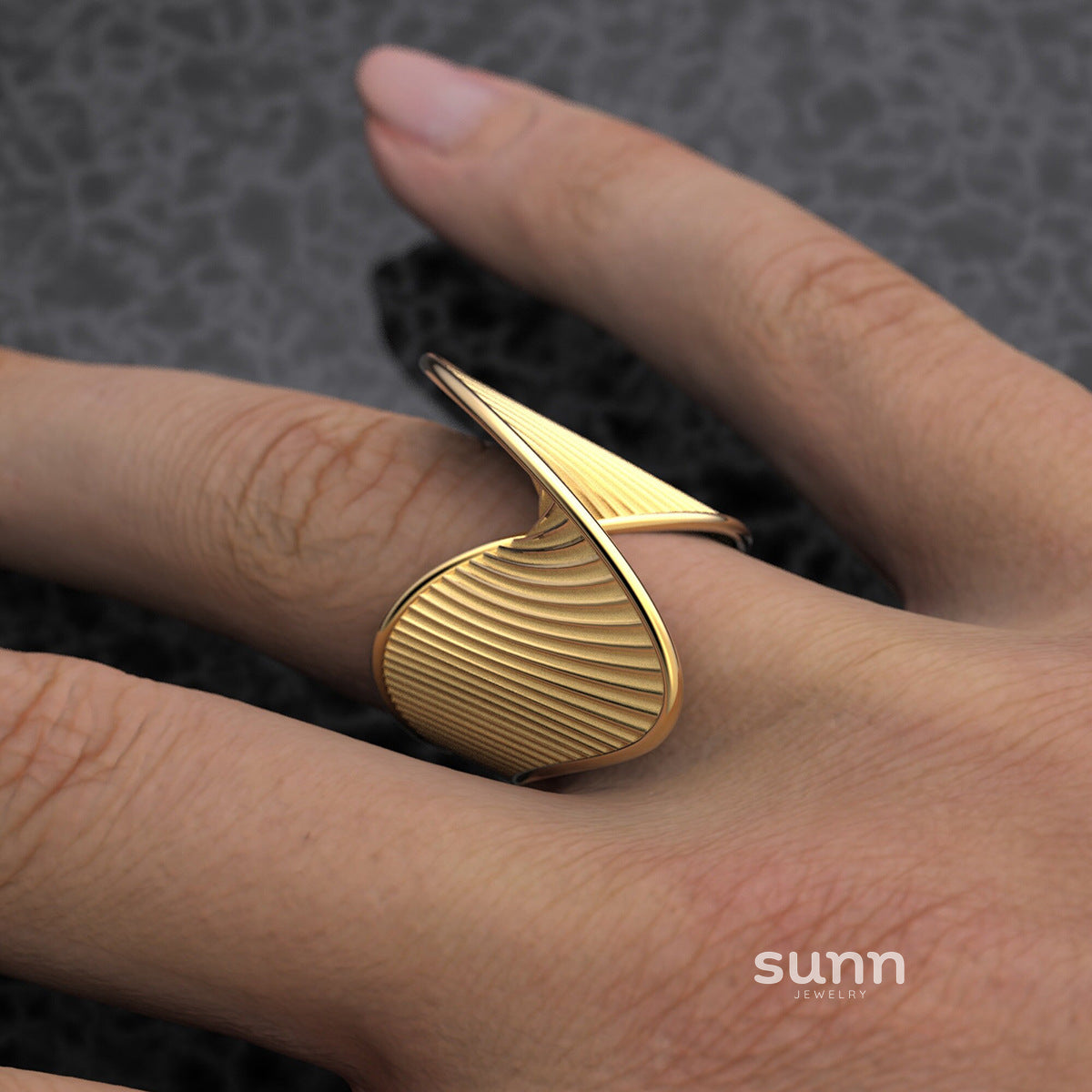 Jazmin Asymmetric Twisted Ring [N1TNSWWH]