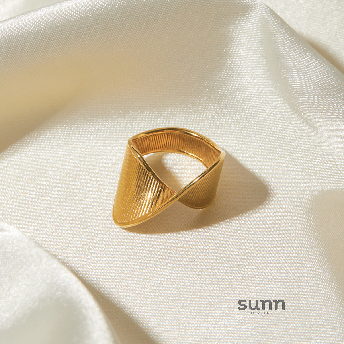 Jazmin Asymmetric Twisted Ring [F6G5U8DA]