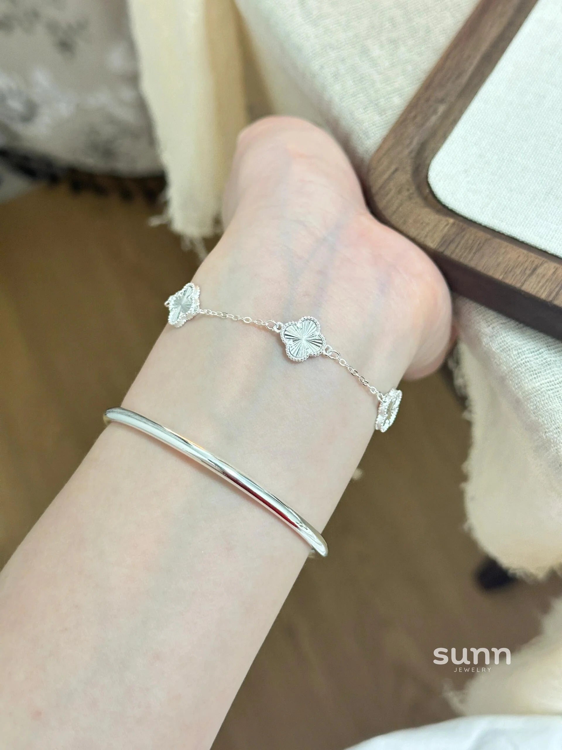 Jean Sparkle Clover Bracelet