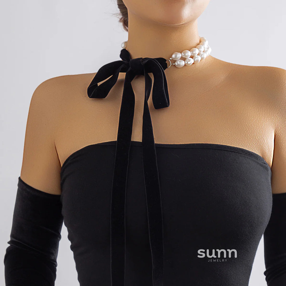 Jean Velvet Pearl Choker