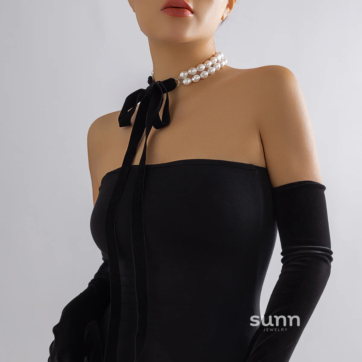 Jean Velvet Pearl Choker