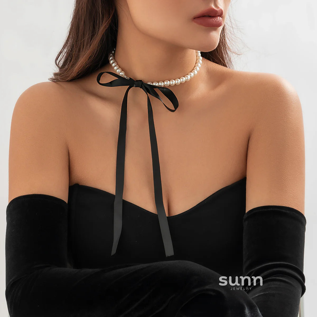 Jean Velvet Pearl Choker