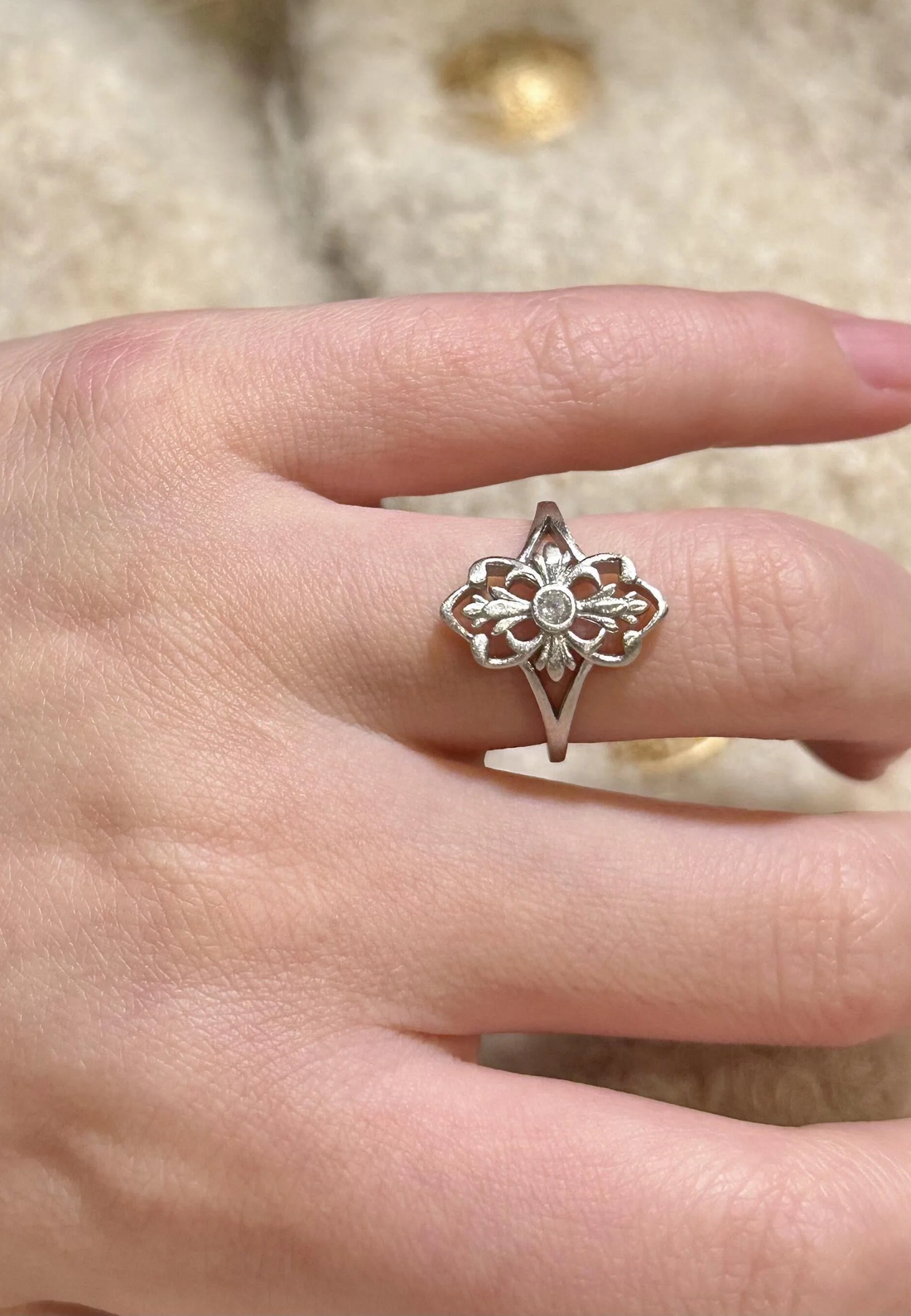 Jehlani Exquisite Hollow Iris Ring