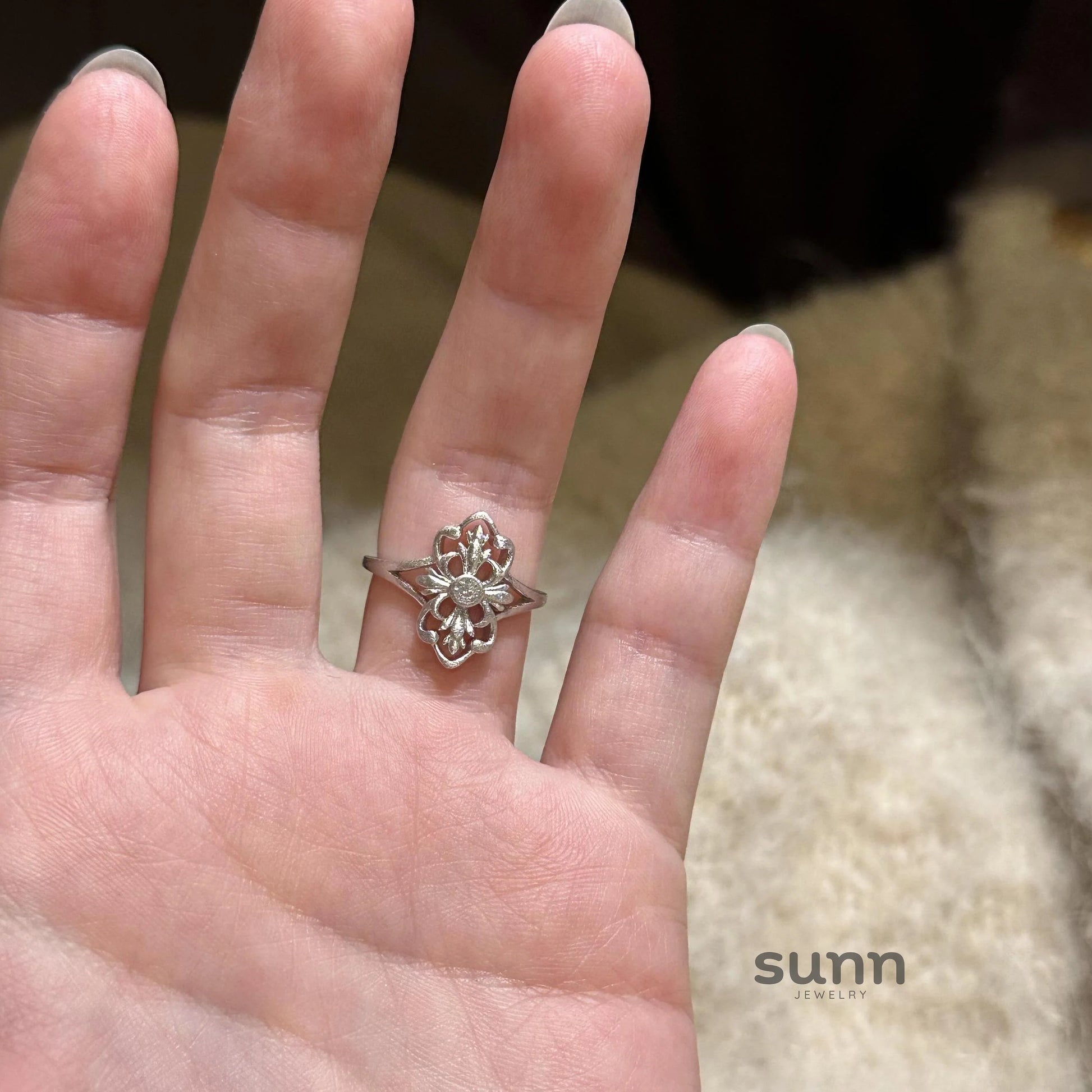 Jehlani Exquisite Hollow Iris Ring