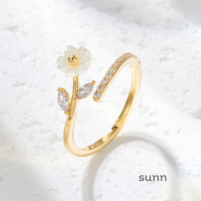 Jemimah Dainty Shell Flower Ring [O4HVYBRQ]