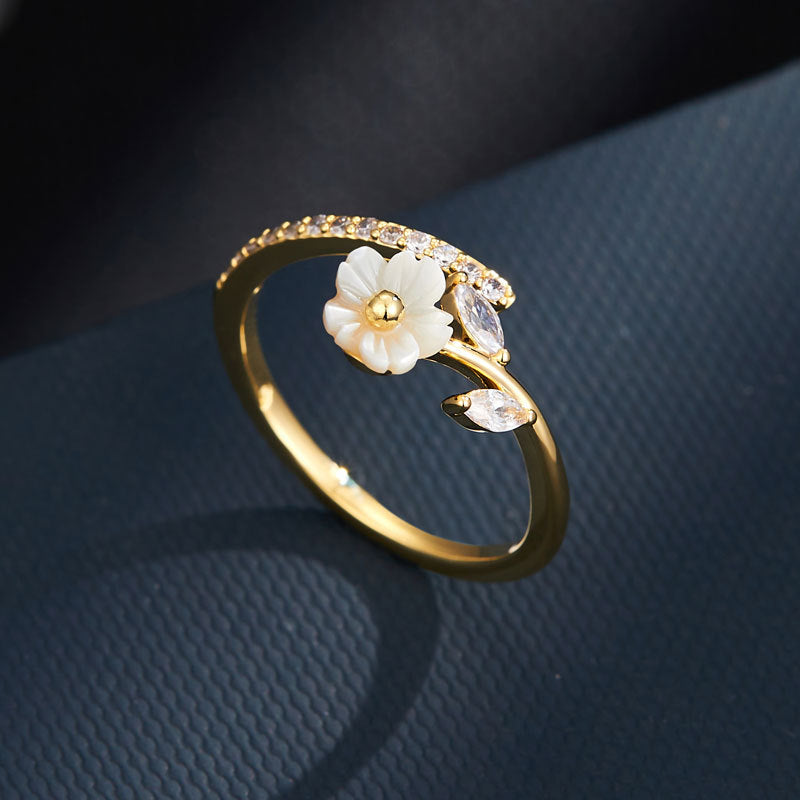 Jemimah Dainty Shell Flower Ring [43P7FDA1]