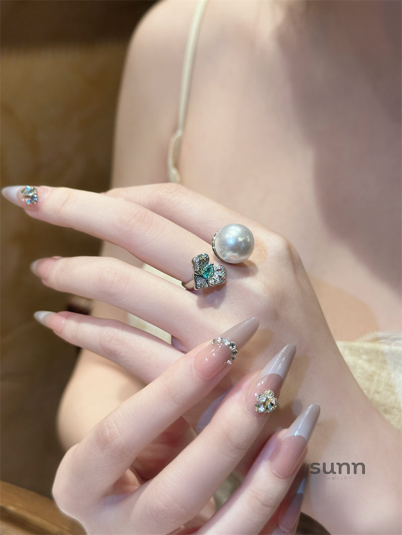 Jenna Asymmetric Pearl Ring [57XRBPLB]