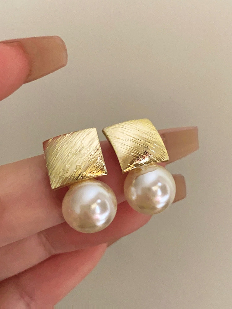 Jennalyn Geometric Pearl Earrings [1S5SFP50]