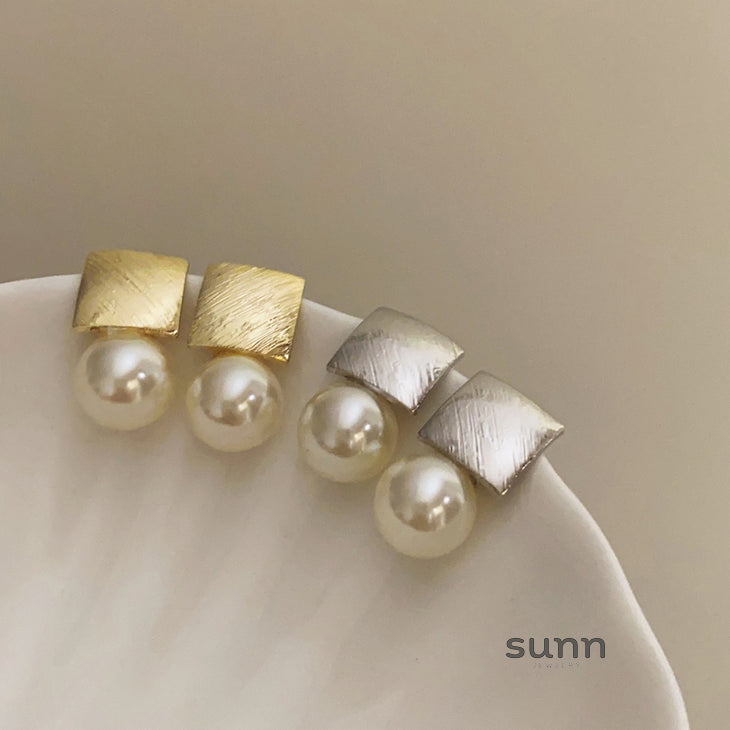 Jennalyn Geometric Pearl Earrings [XV4G43TG]