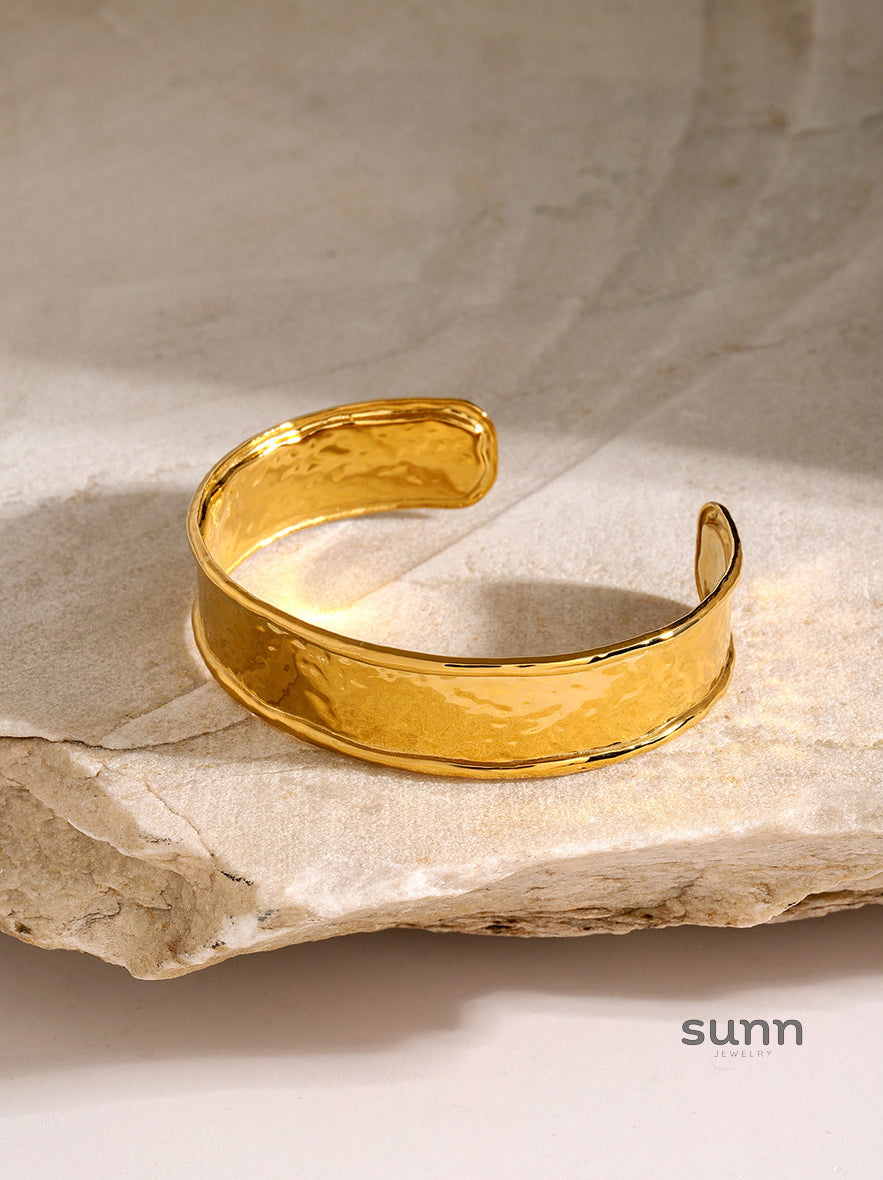Jenny Gold Statement Cuff Bracelet [U6K6KM1H]