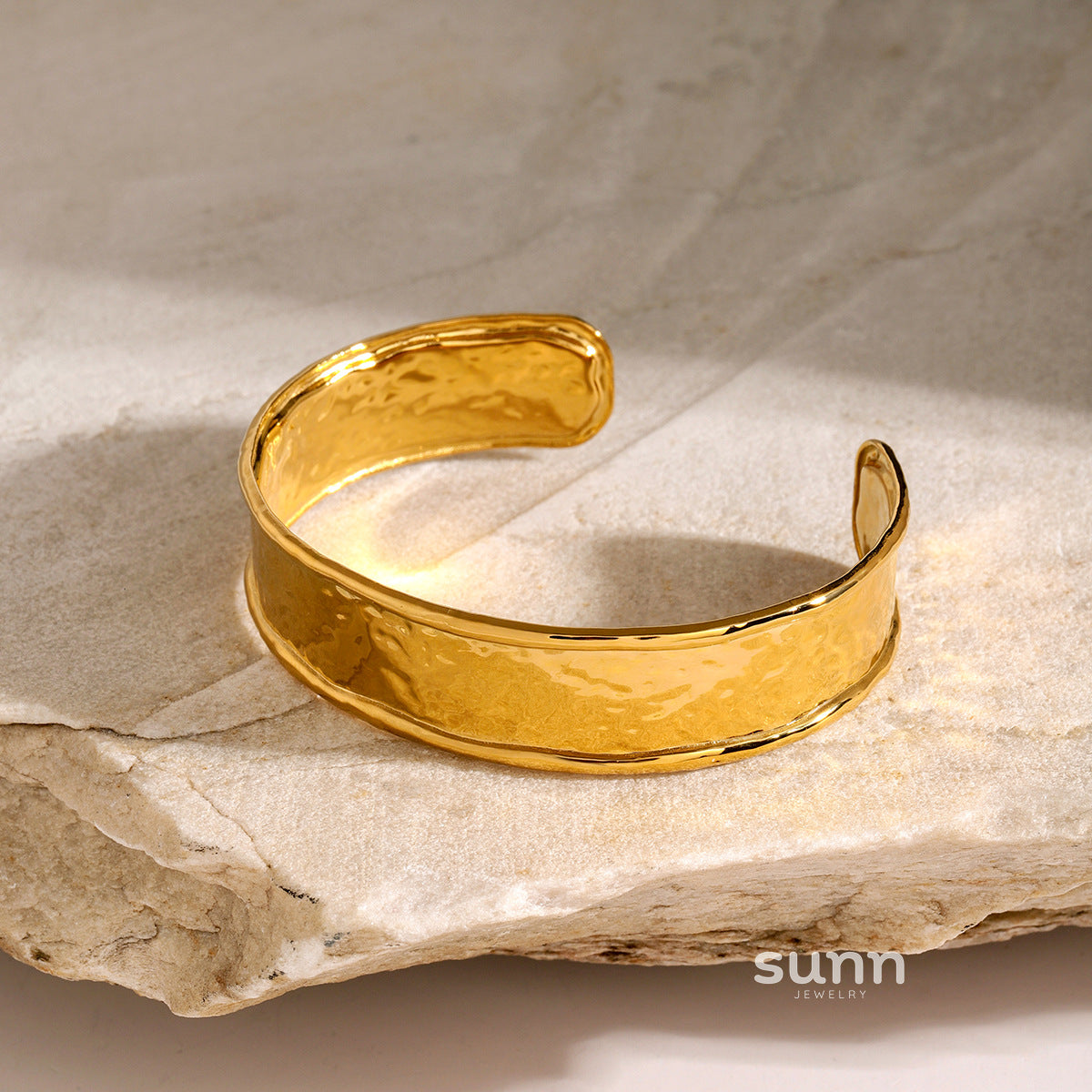 Jenny Gold Statement Cuff Bracelet [MDDFSP5N]