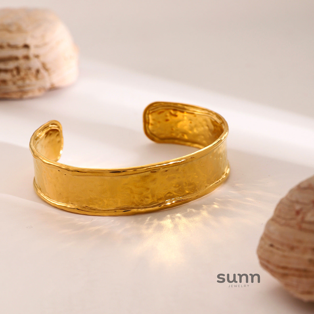 Jenny Gold Statement Cuff Bracelet [EATOZNZL]