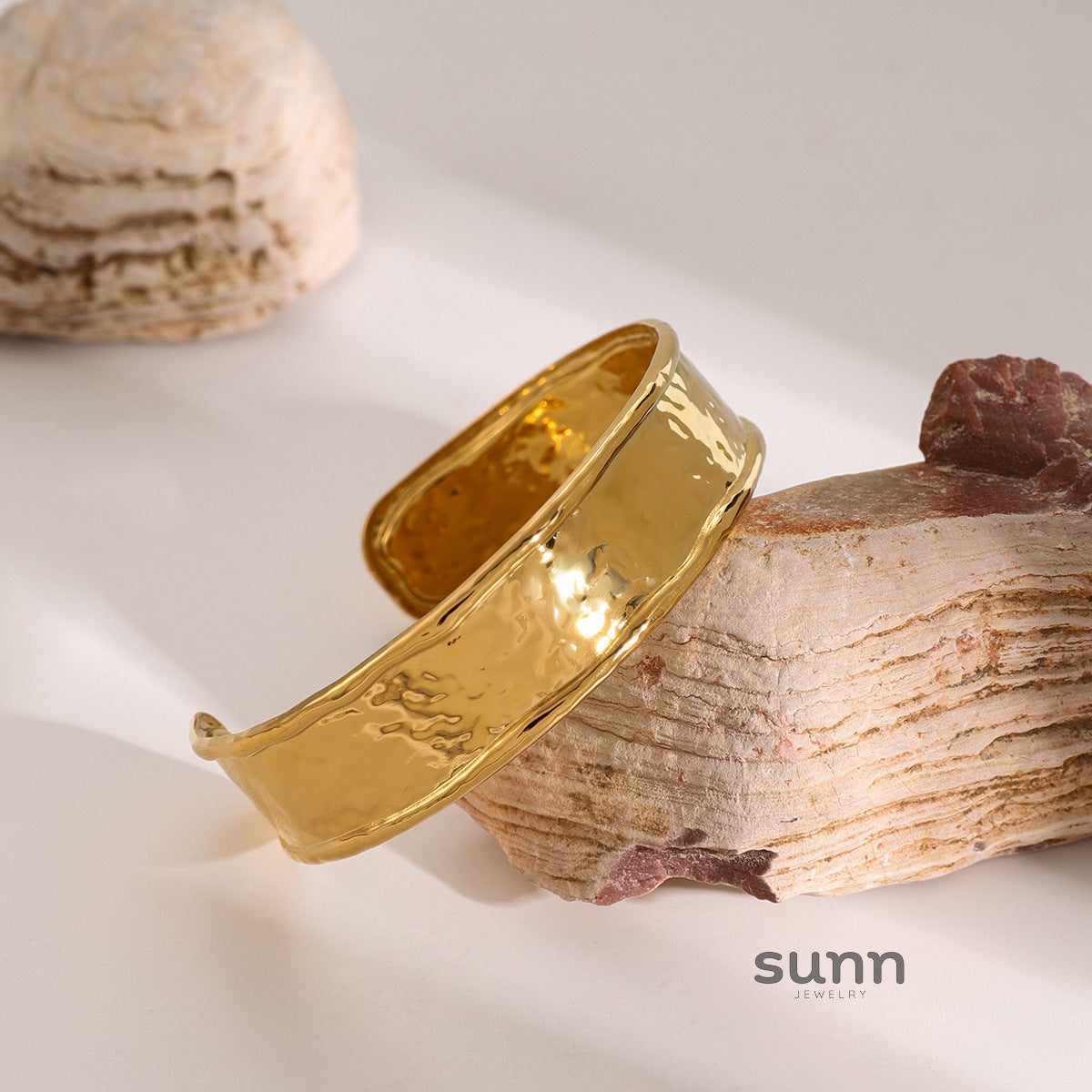 Jenny Gold Statement Cuff Bracelet [XYJ6LKON]