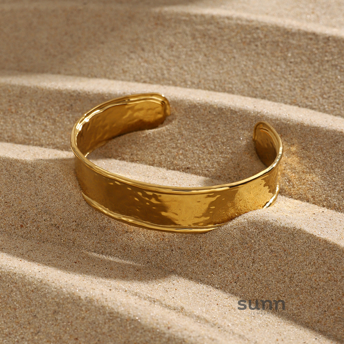Jenny Gold Statement Cuff Bracelet [IRQ7NAMU]