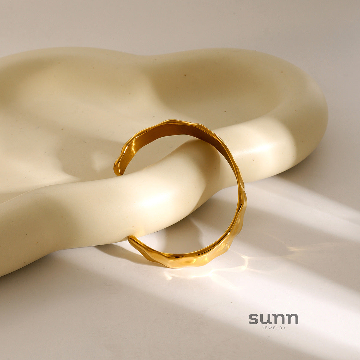 Jenny Gold Statement Cuff Bracelet [58JP2MQO]