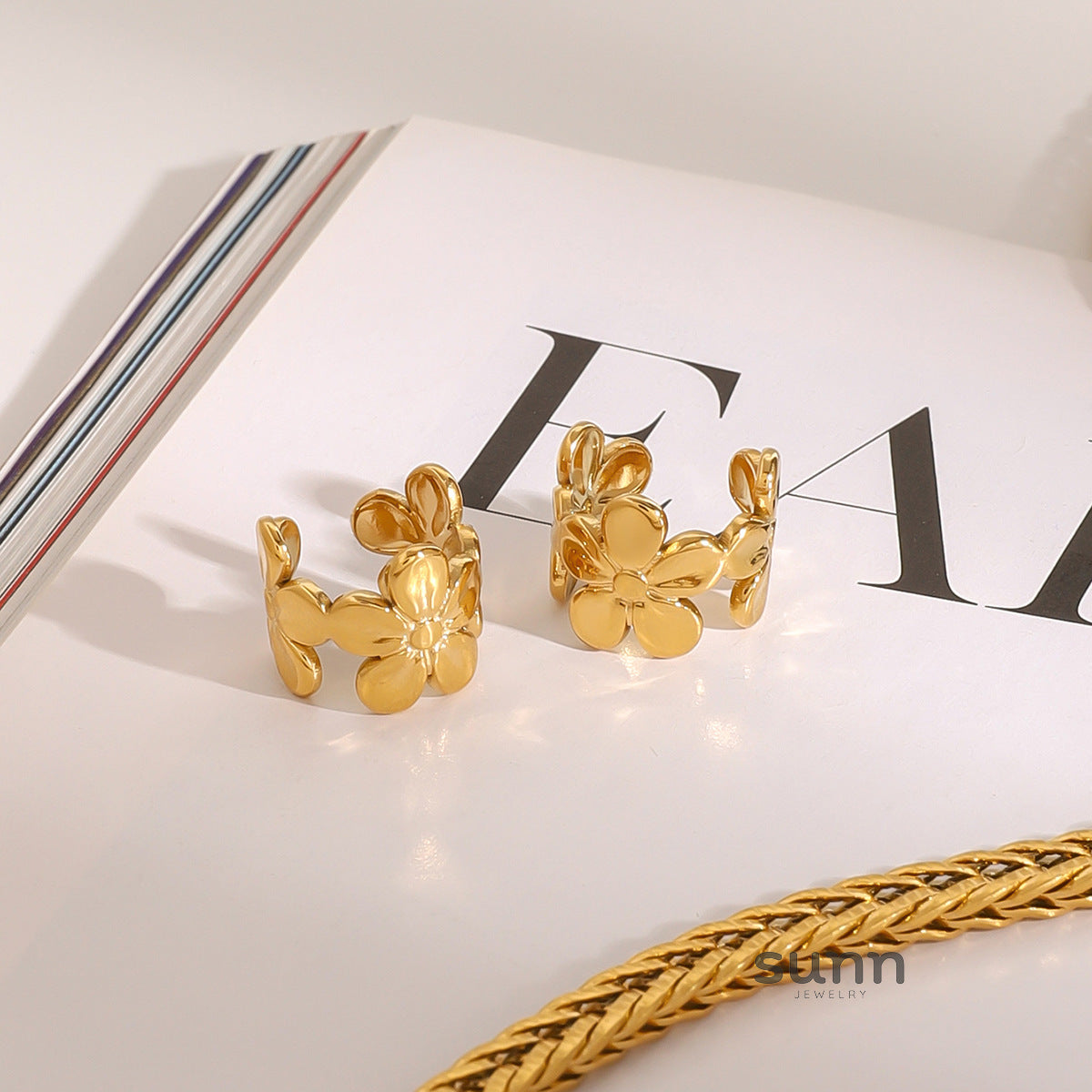 Jentry Floral Ear Cuff [SP3M78GO]