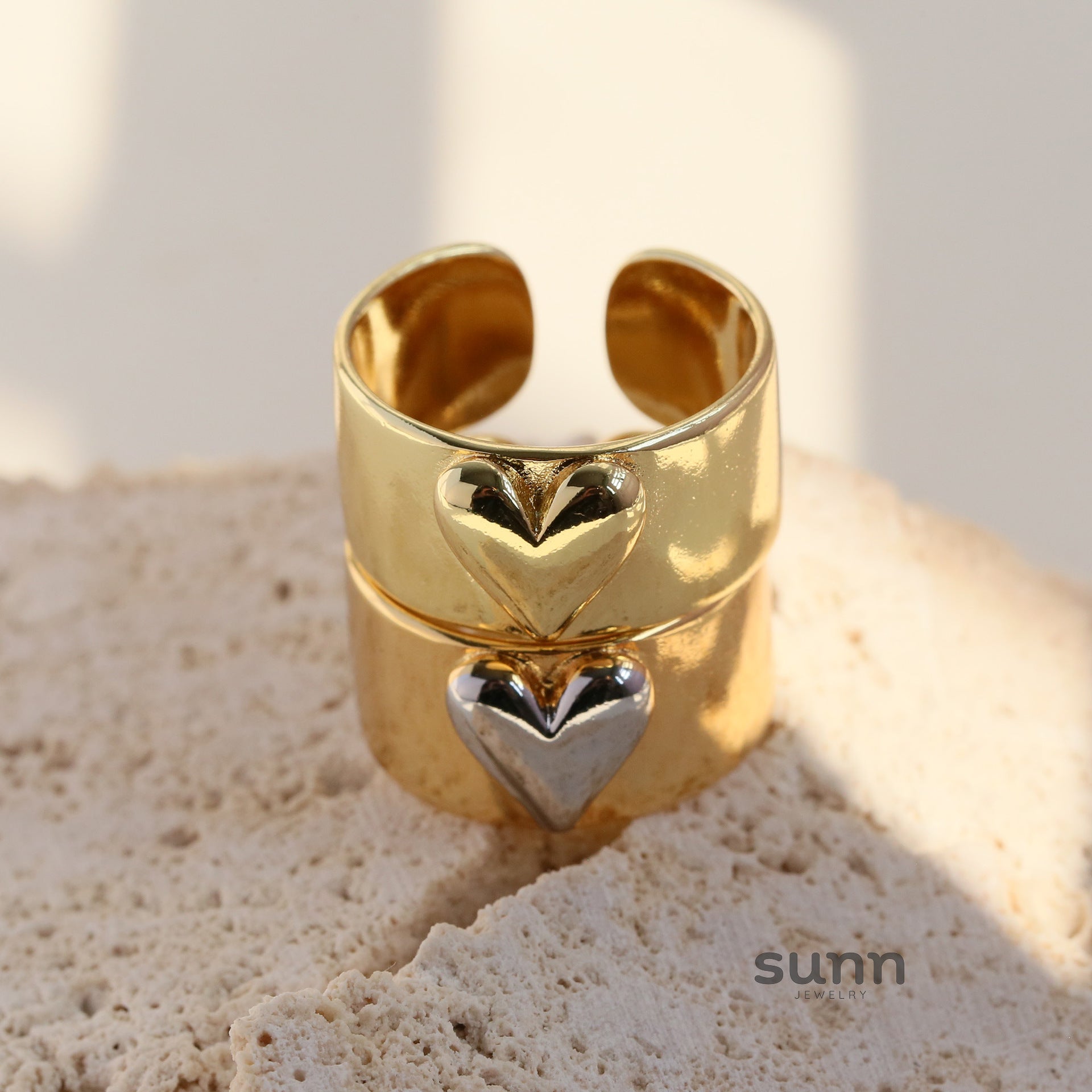 Jeslyn Two-Tone Heart Ring [2HMP8XUM]