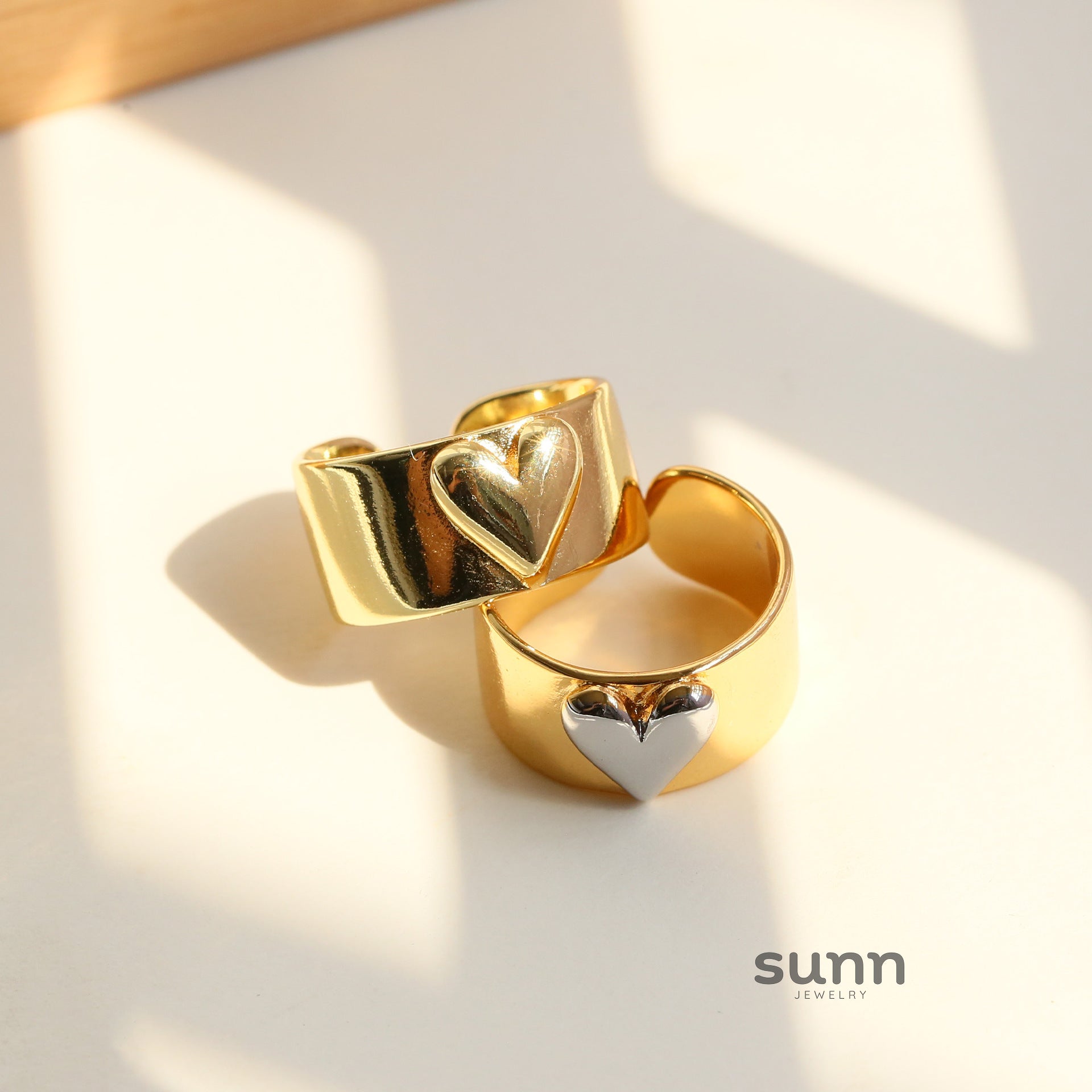 Jeslyn Two-Tone Heart Ring [Q7V367G6]