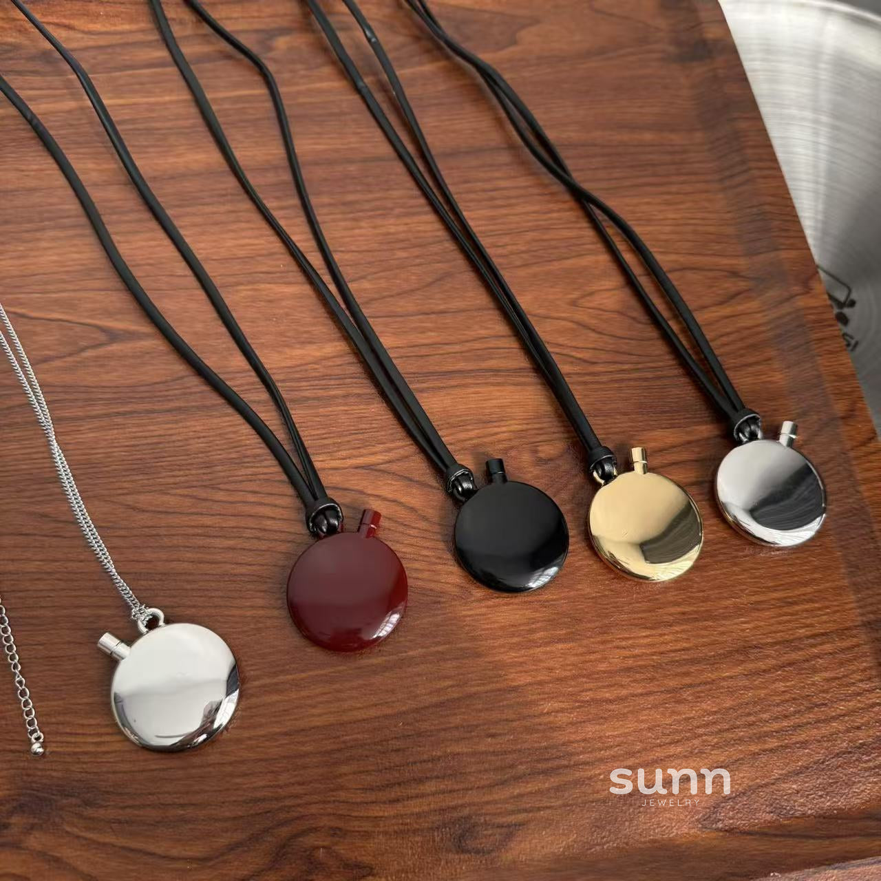 Jewels Scent Bottle Pendant Necklace [MR36ZOZ5]