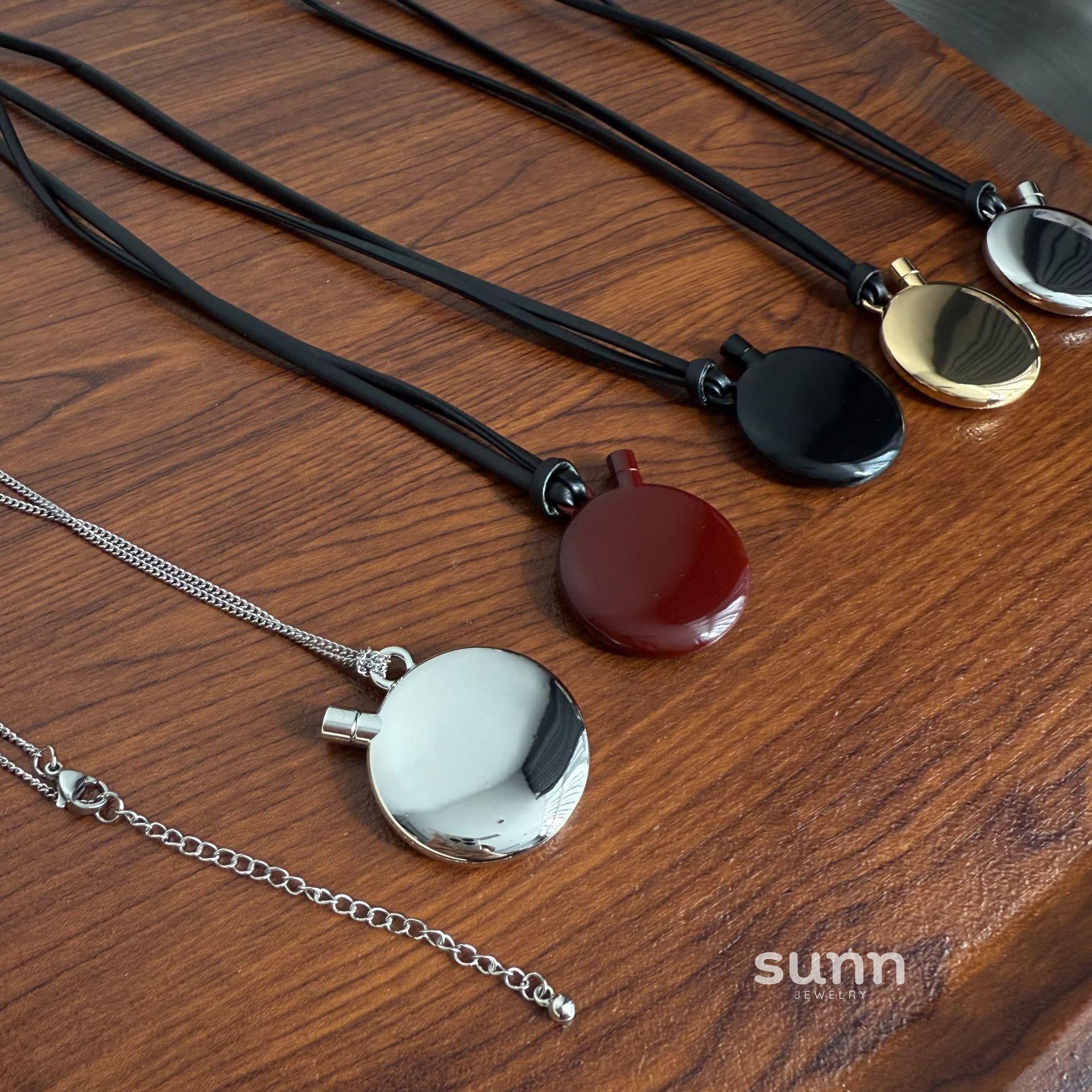 Jewels Scent Bottle Pendant Necklace [3R6L5EKF]