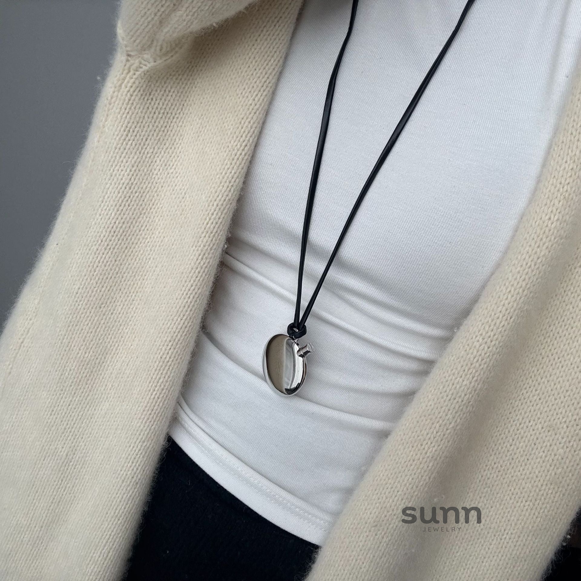 Jewels Scent Bottle Pendant Necklace [KIVJ9CDG]