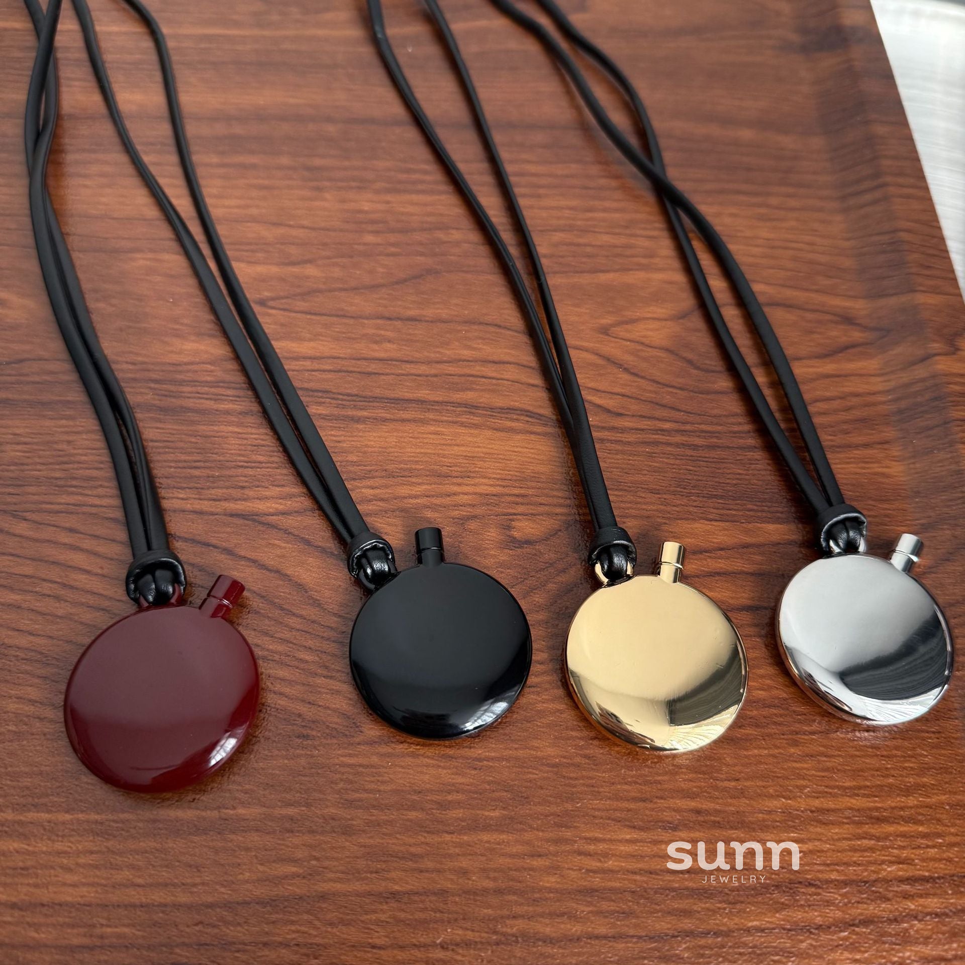 Jewels Scent Bottle Pendant Necklace [5TV6RDSE]