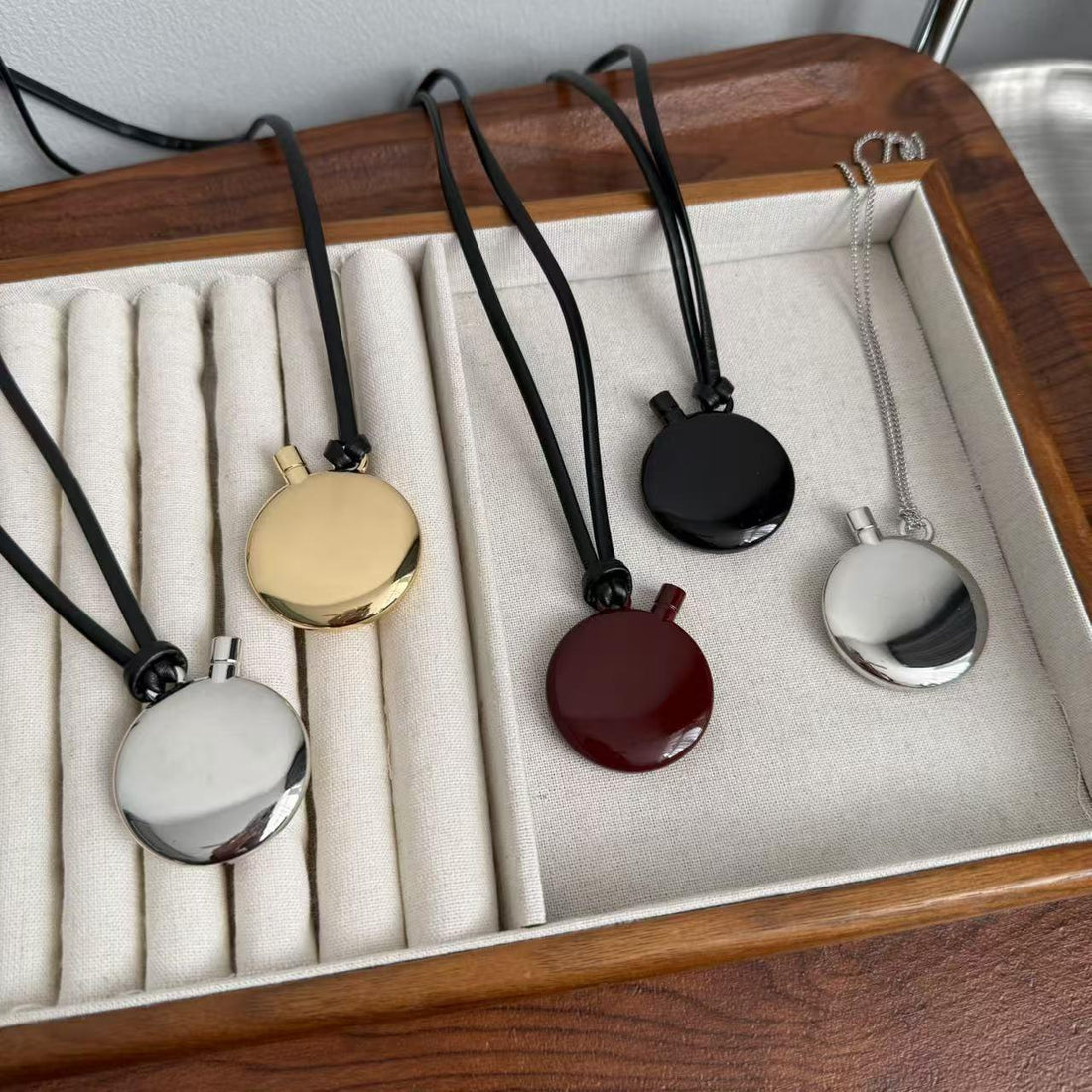 Jewels Scent Bottle Pendant Necklace [TDHLID19]