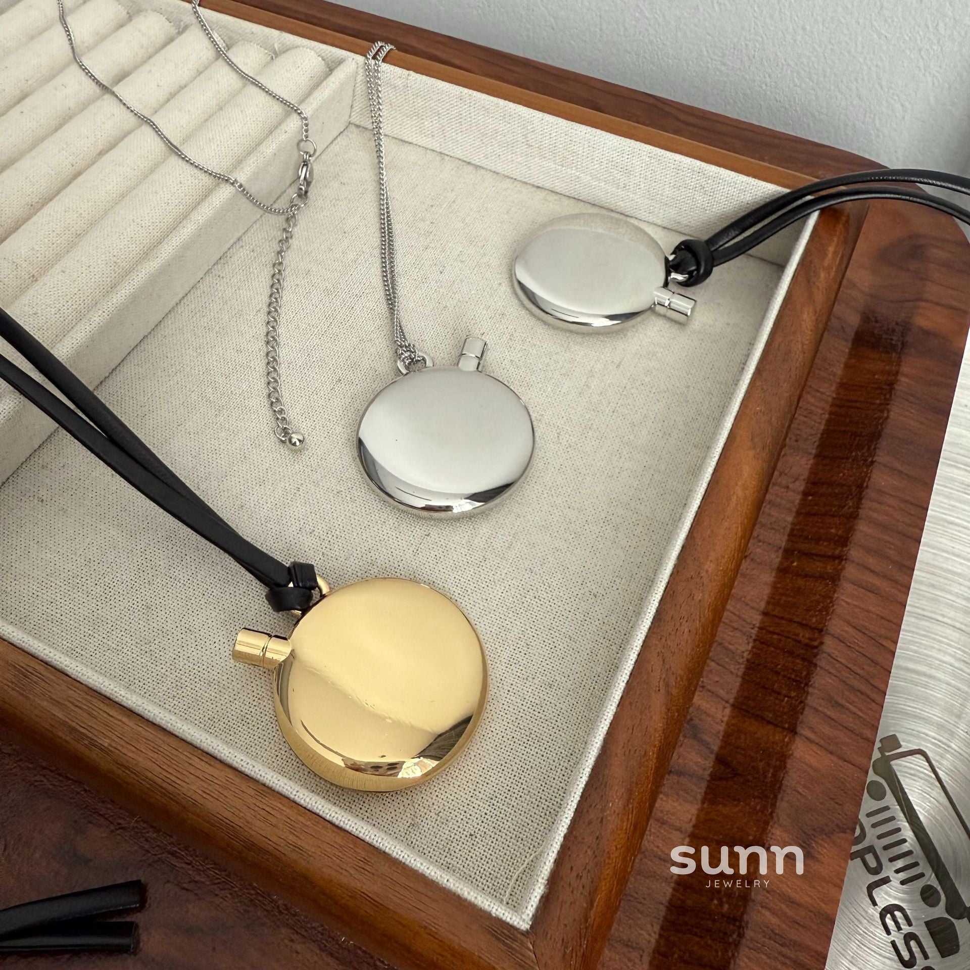 Jewels Scent Bottle Pendant Necklace [K7106PCT]