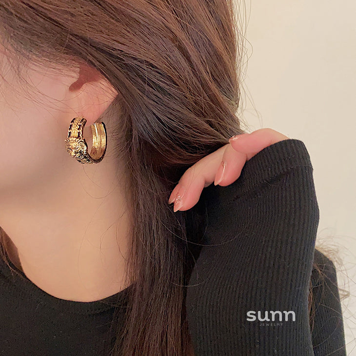 Jianna Baroque Tiger Hoop Earrings [VA2R2OWE]