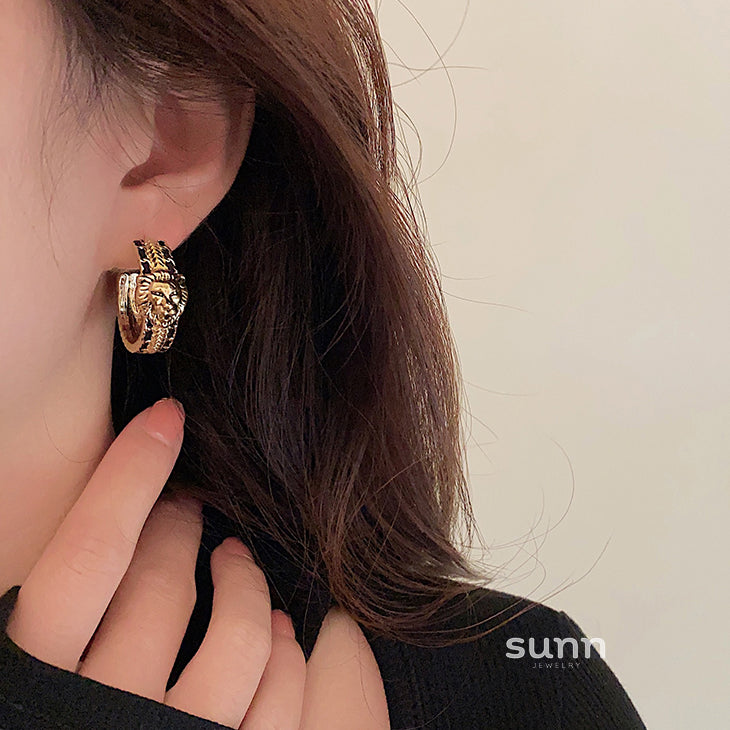 Jianna Baroque Tiger Hoop Earrings [9VXI9FTF]