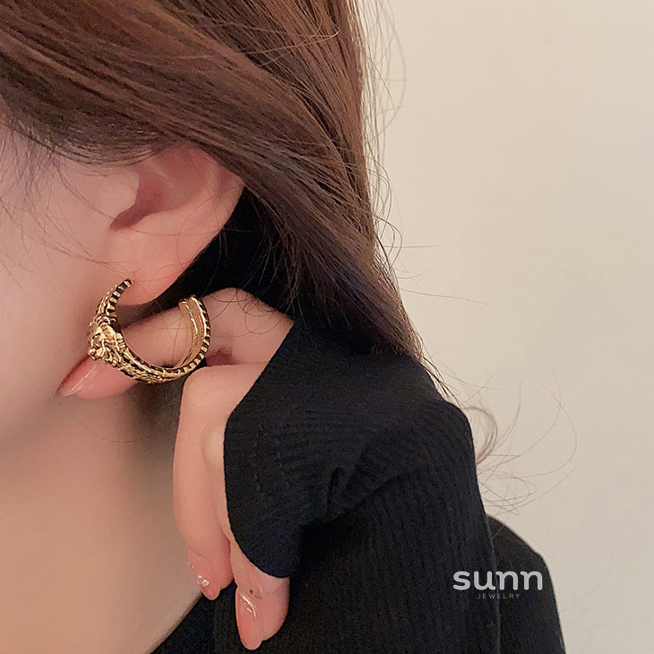 Jianna Baroque Tiger Hoop Earrings [MJX7ERDB]