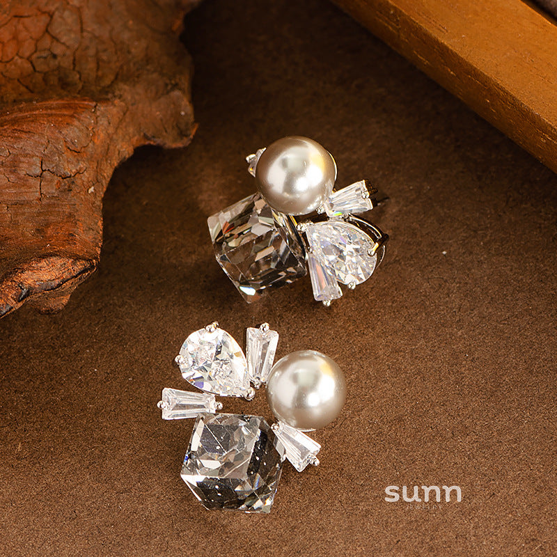Jill Elegant Pearl Zircon Earrings [UG3VNHP0]
