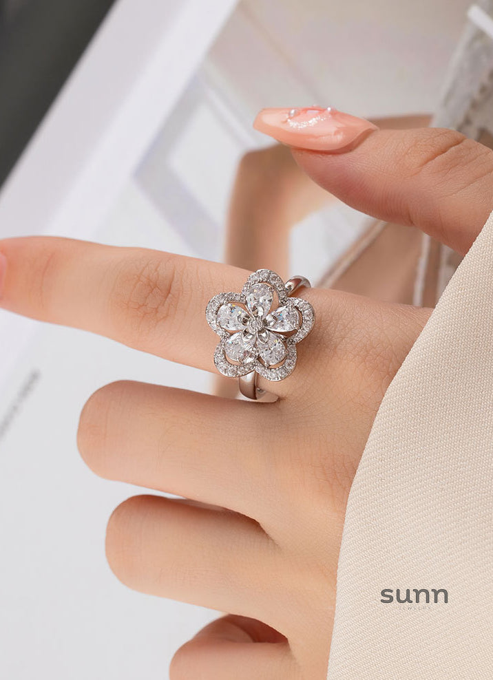 Joana Rotating Bloom Ring [BZSL5O5X]