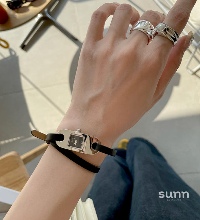 Jocelynn Luxe Leather Watch [GB8UDH4S]
