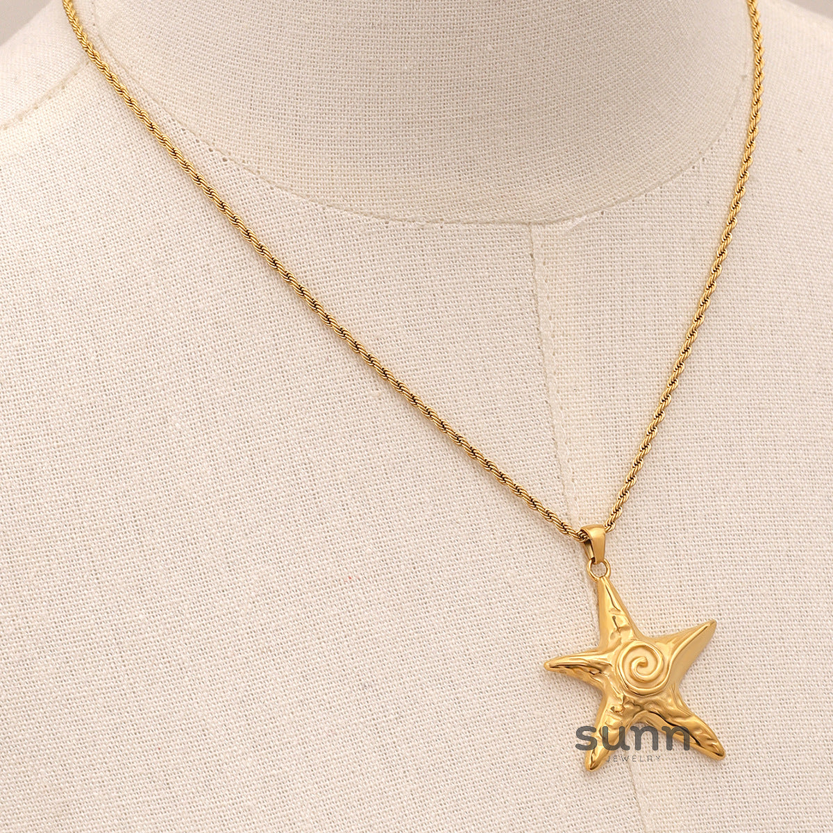 Johannah Starfish Pendant Necklace [8GNGYLIL]