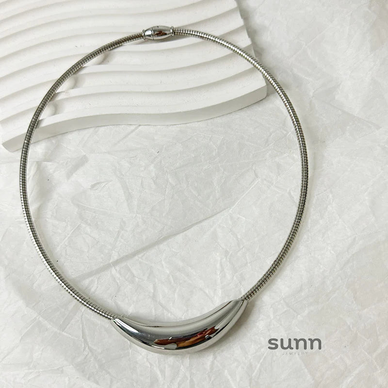 Johnna Sculpted Metal Choker