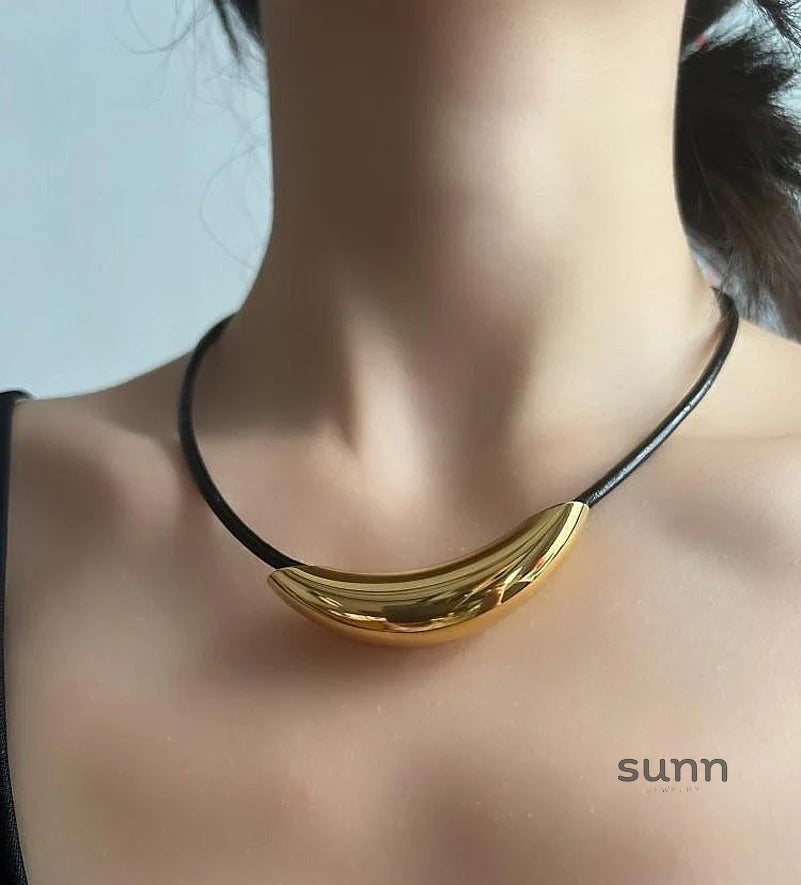 Johnna Sculpted Metal Choker