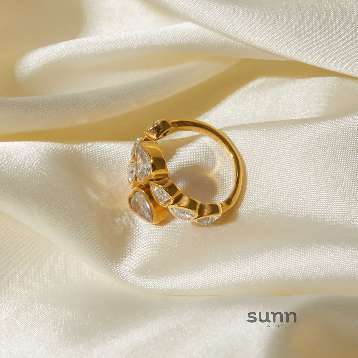 Joi Staggered Heart Ring [E2R3TIHX]