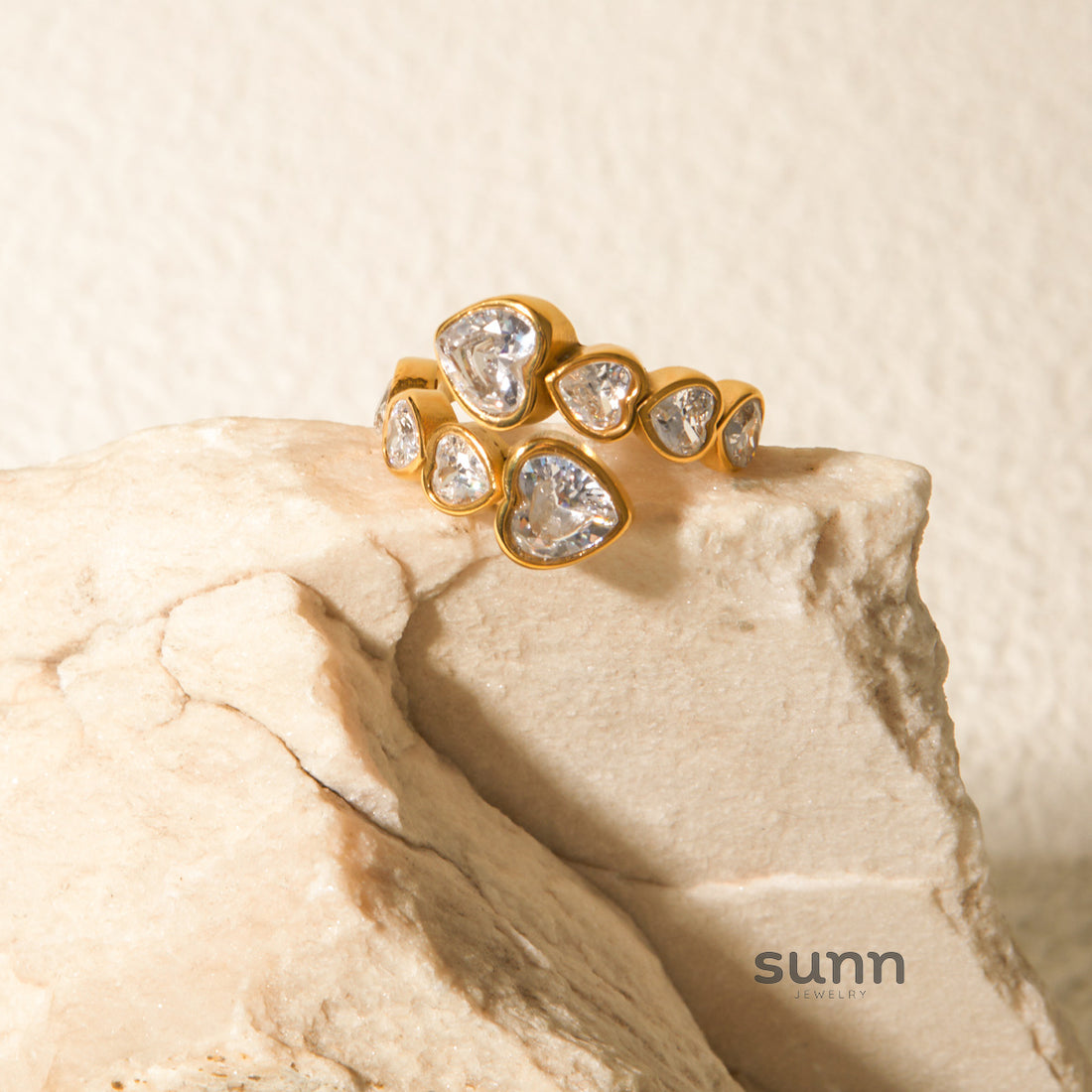 Joi Staggered Heart Ring [DL5DZA1O]