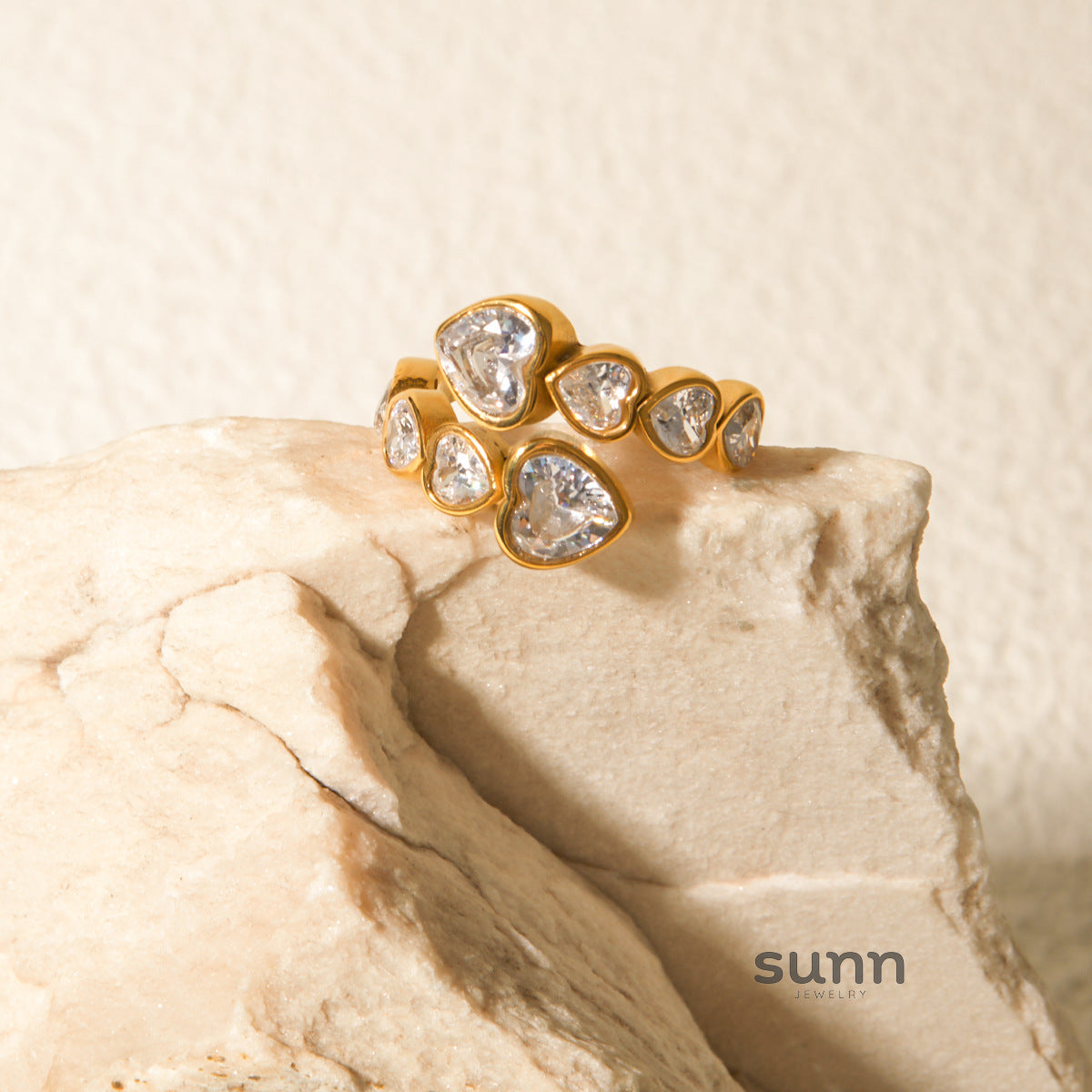Joi Staggered Heart Ring [CEL6HNGC]