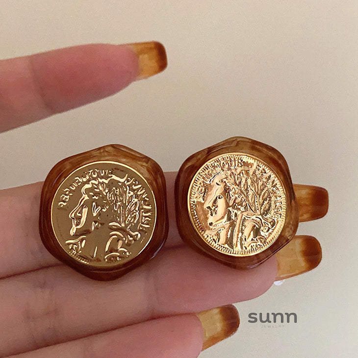 Joleen Asymmetric Sculptural Studs [1TFZA43S]