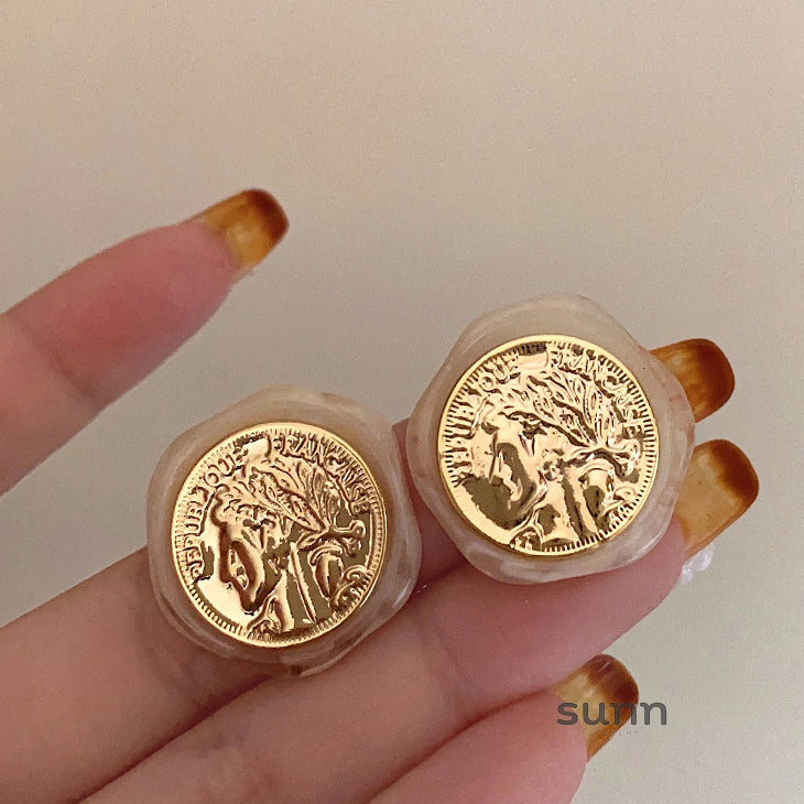 Joleen Asymmetric Sculptural Studs [PRAEV2DK]