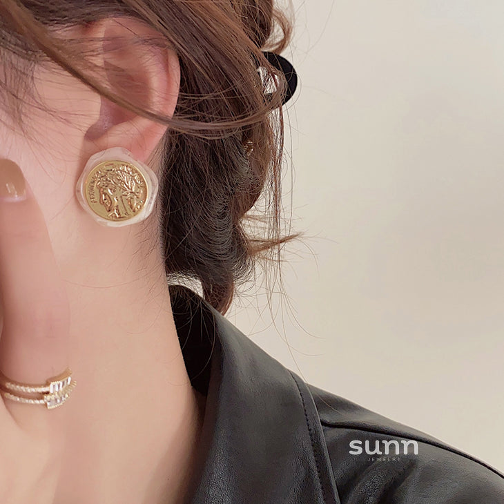 Joleen Asymmetric Sculptural Studs [OX4FUKYI]