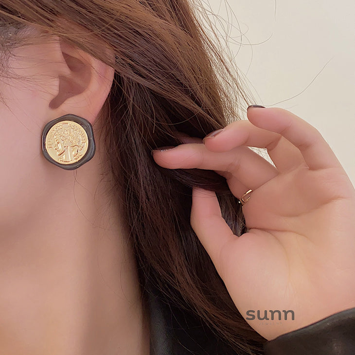 Joleen Asymmetric Sculptural Studs [LJUWT2OW]