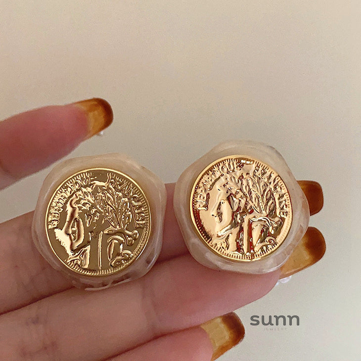 Joleen Asymmetric Sculptural Studs [D9D8QV8F]
